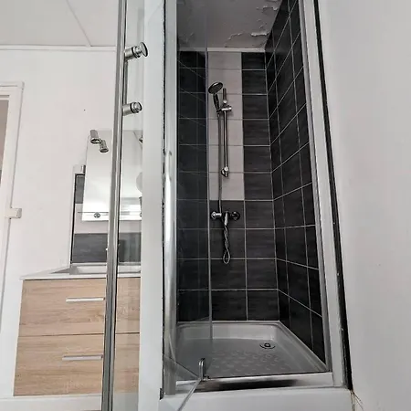 Daire Cozy Apartment, 8 Guests *